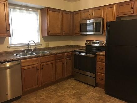 3rd image of 917 Susan Ln
