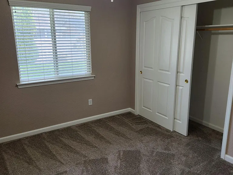 3360 Southwood Dr — Photo 3