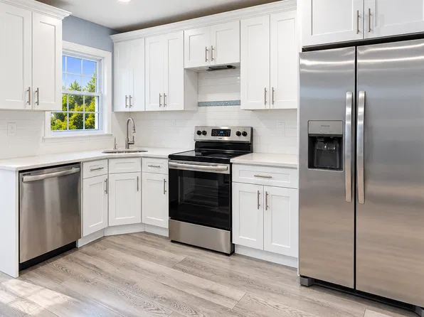 (undisclosed Address), Bay Shore, NY 11706