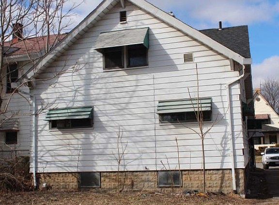 4th image of 61 E Auburndale Ave