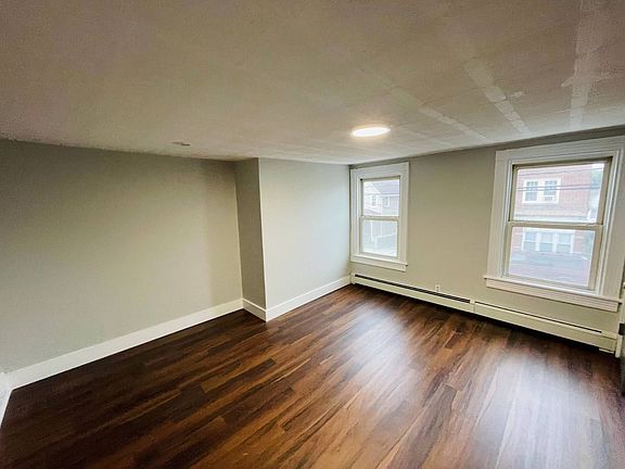 4th image of 39 Hazel St Floor 2