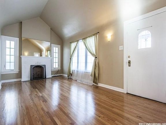 3rd image of 1216 E Kensington Ave