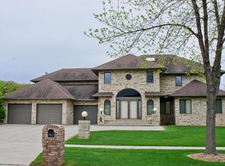 2817 Lilac Ln N, Fargo, ND 58102