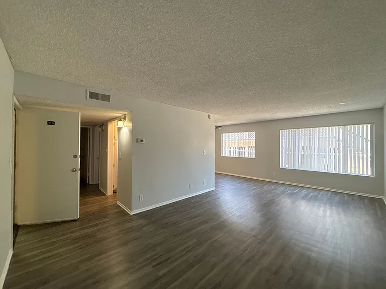 245 South Serrano Ave — Photo 31