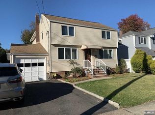 2-18 33rd St, Fair Lawn, NJ 07410