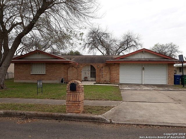 1st image of 210 Meadow Path Dr