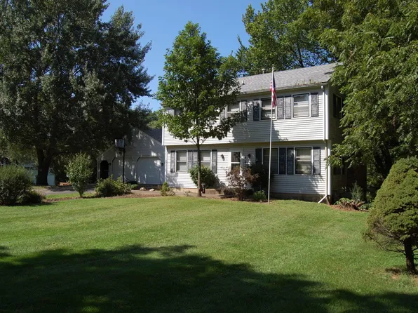12 Coy Park Dr, Newark, IL 60541
