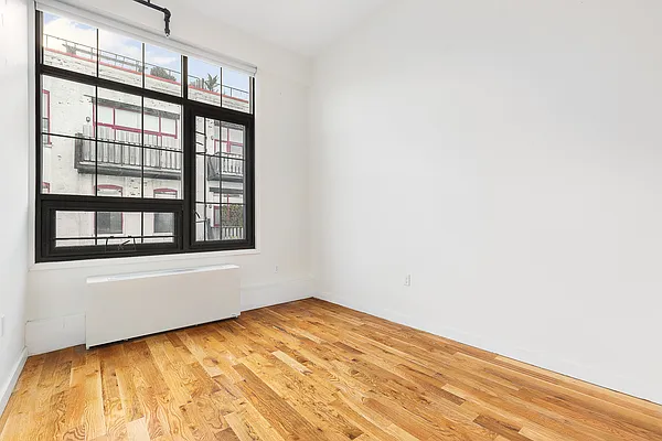 Rented by SERHANT. | media 14