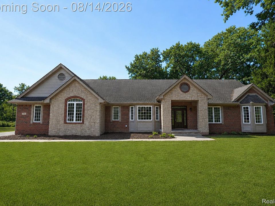 1st image of 372 Hunters Ridge Dr