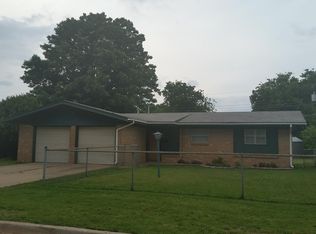 633 SW 15th St, Moore, OK 73160