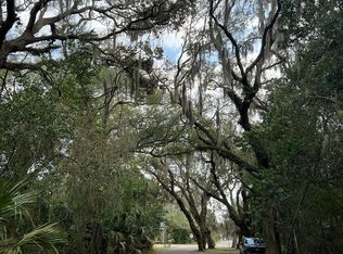 258 7th St, Apalachicola, FL 32320