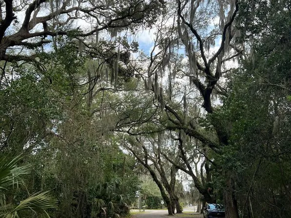 258 7th St, Apalachicola, FL 32320