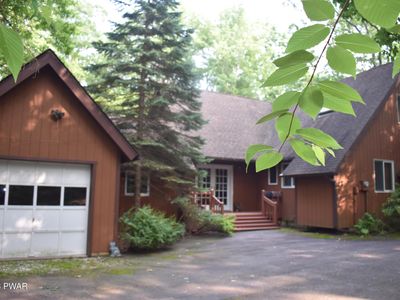 210 Goldrush Dr, Lords Valley, PA, 18428