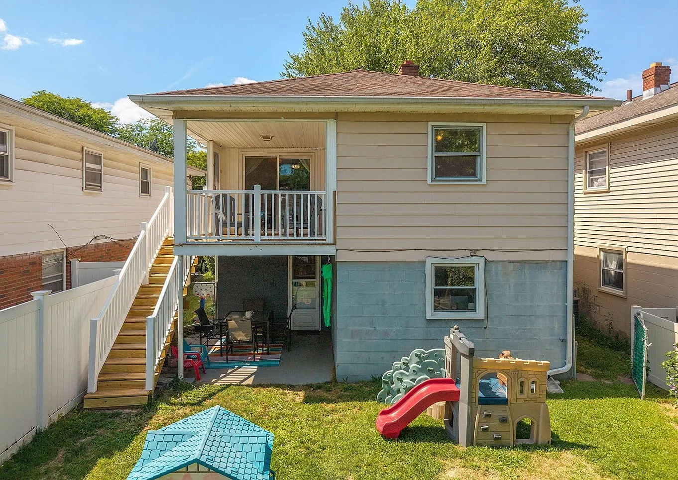 14 Warren Ave — Photo 2
