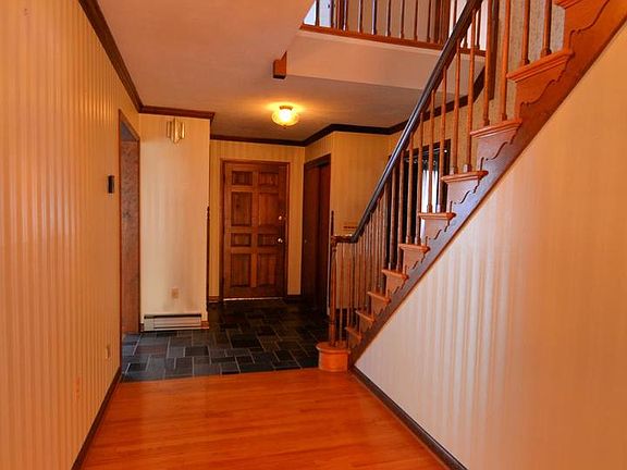 3rd image of 19 S Lake Way