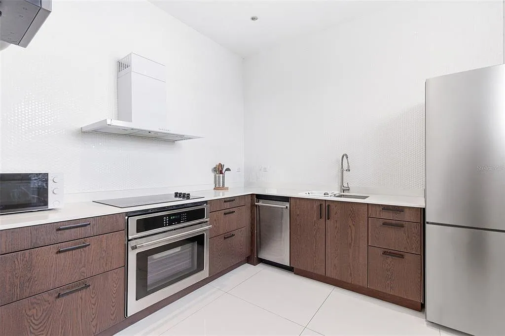 3 bed, 1.0 bath, 1271 sqft, $4,500 — Photo 4
