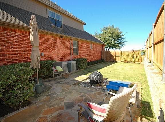 4th image of 1112 Navarro Dr