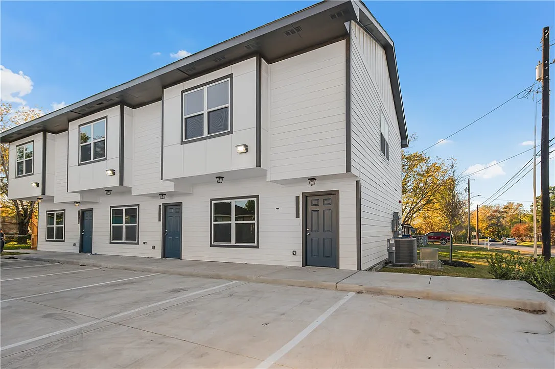 2 bed, 1165 sqft, $1,550 — Photo 1