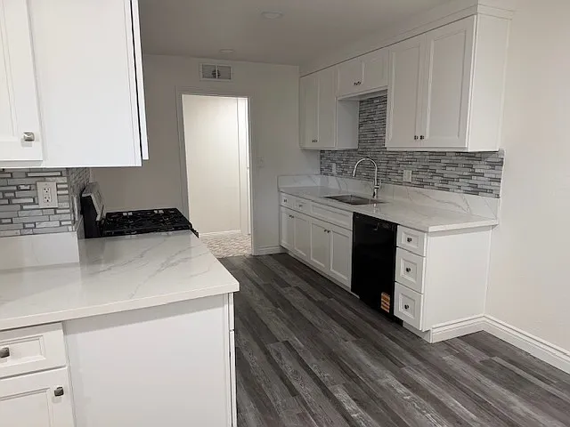 633 W Avenue H8 — Photo 6