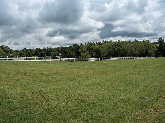 4th image of 457 County Road 401