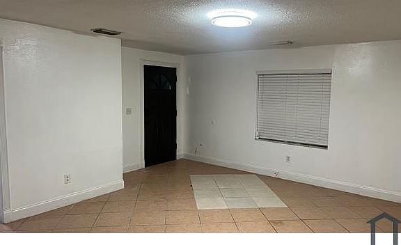 4th image of 10400 San Martin Blvd NE