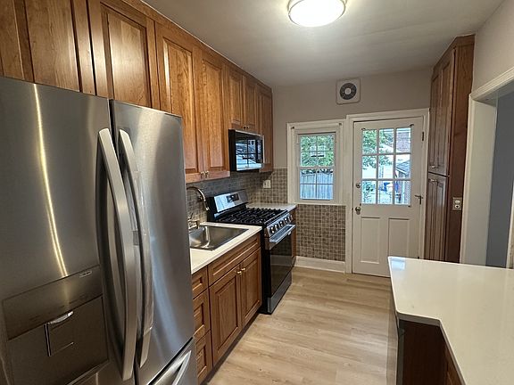 4th image of 214 Murdock Rd #1