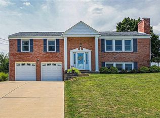221 Essex Knoll Dr, Coraopolis, PA