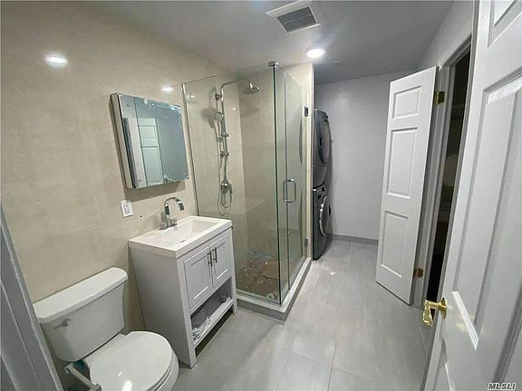 4th image of 69-59 Cloverdale Blvd #2