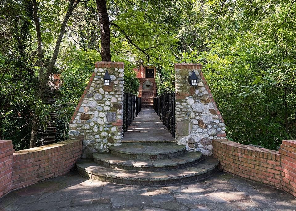 1st image of 5638 Farquhar Ln