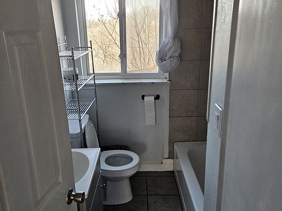 4th image of 315 Vondera St
