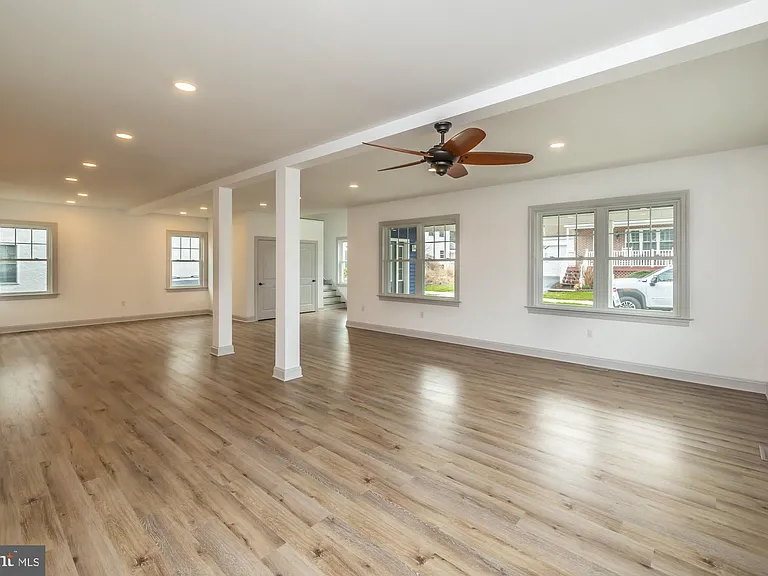 411 James St — Photo 15