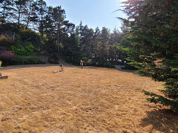 5th image of 1099 NW Fox Creek Dr