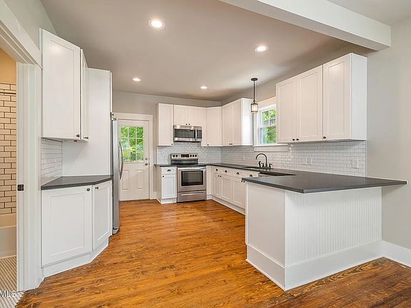 5th image of 1813 Woodbine Ave