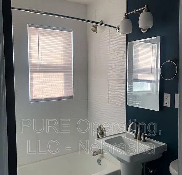 5012 Burt St — Photo 14