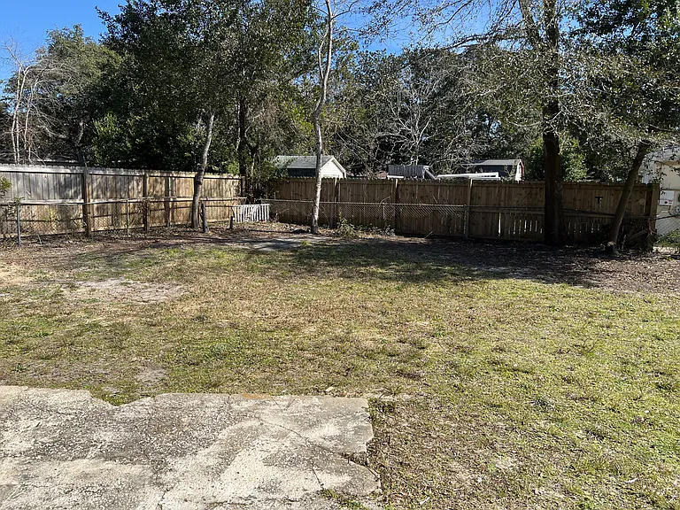 509 Trenton St — Photo 14