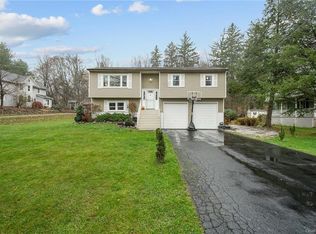 3 Stone Gate Rd, Central Valley, NY 10917