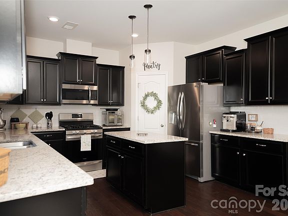 3rd image of 3424 Southern Red Oak Ln