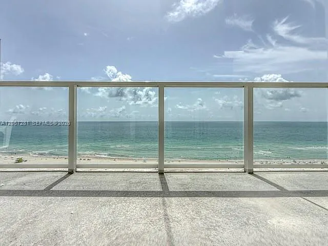 Arlen Beach Condo — Photo 1
