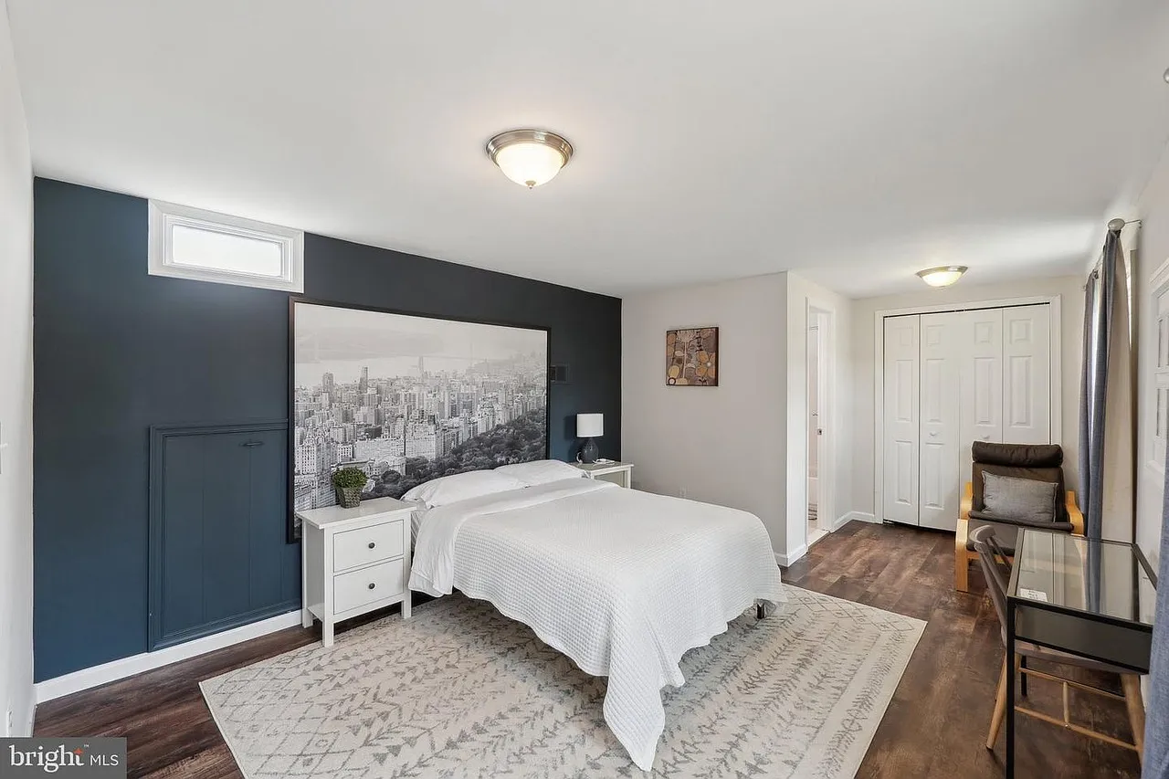 3 bed, 936 sqft, $1,200 — Photo 1