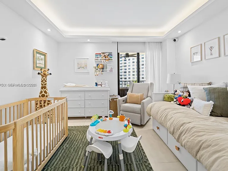 520 Brickell Key Dr — Photo 15