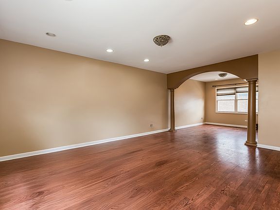 3rd image of 2612 W Pratt Blvd