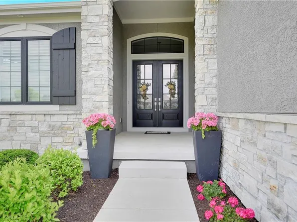 10715 W 142nd Ter, Overland Park, KS 66221