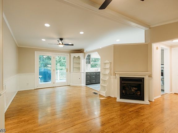 3rd image of 7 New Myrtle Dr