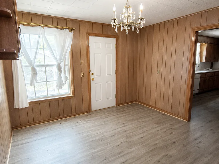 244 La Salle Dr — Photo 5