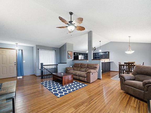 3rd image of 715 E Rolling View Dr