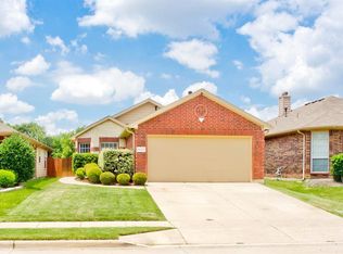 6037 Kristen Dr, Fort Worth, TX 76131