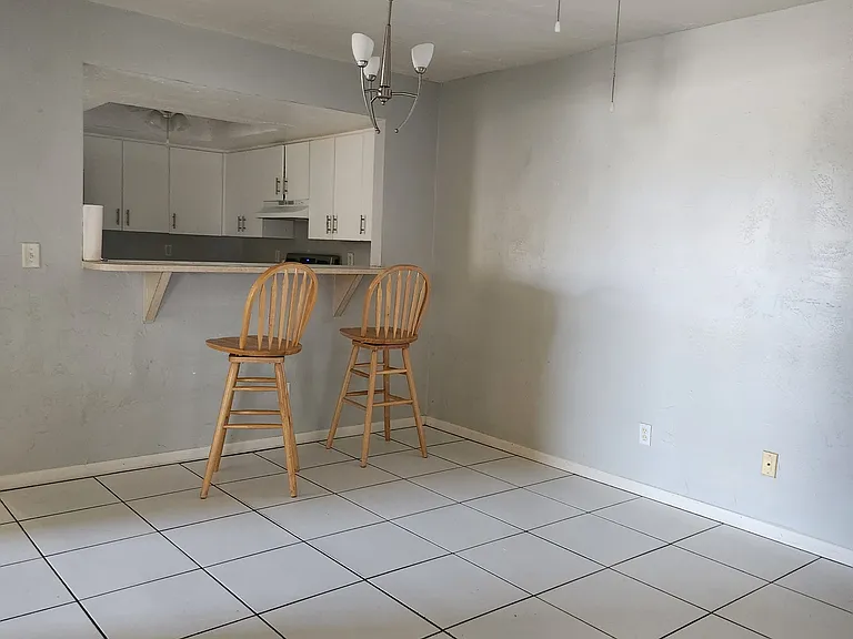 613 SW 3rd Ter #611 — Photo 5