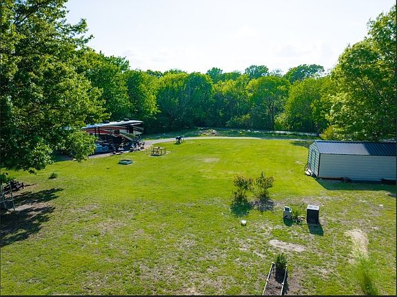 3rd image of 642 Smith Oak Rd