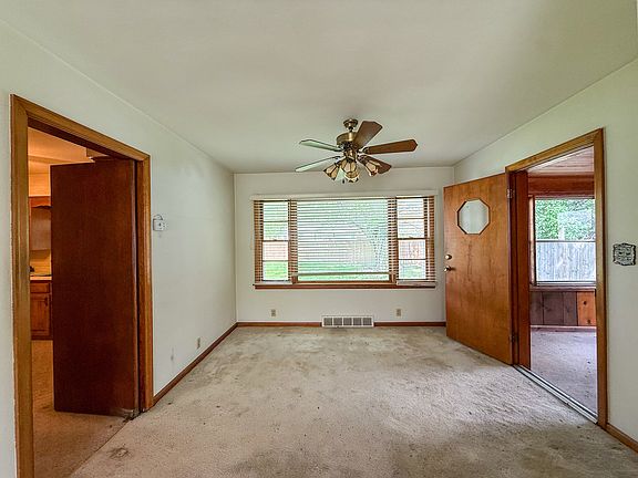 5th image of 1017 Mary Ave