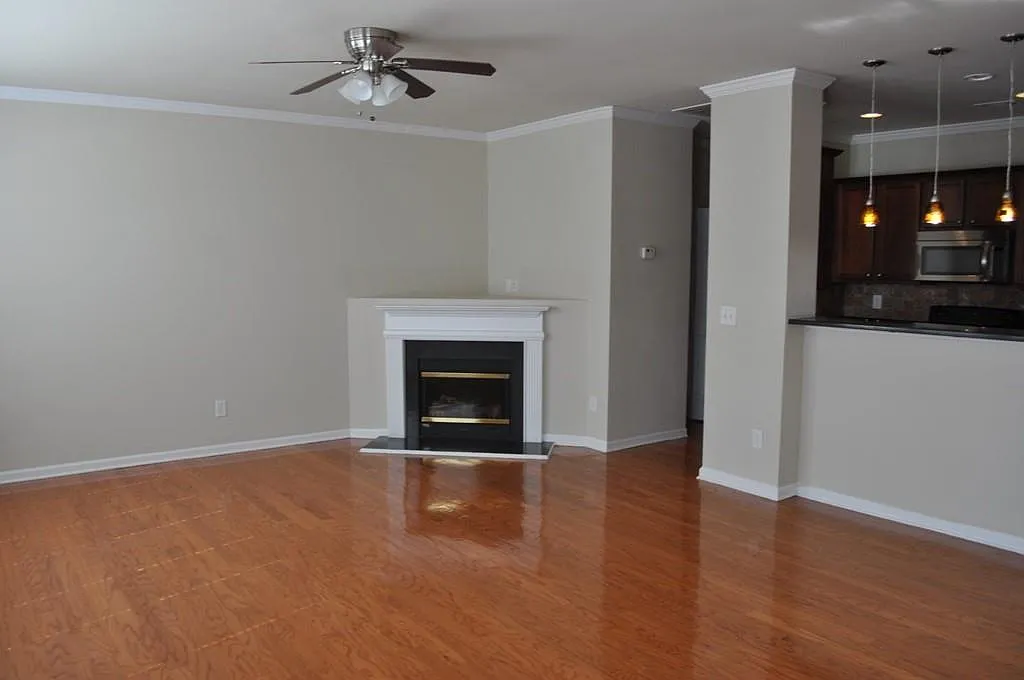 2 bed, 2.5 bath, 2028 sqft, $1,990 — Photo 2